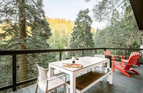 Arrowhead Villas House | Modern Treetop Cabin by Lake Arrowhead Village