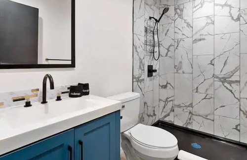 Downtown Apartment | Modern Trendy Spacious Homes SSFDowntown