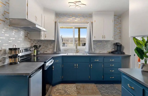 Downtown Apartment | Modern Trendy Spacious Homes SSFDowntown