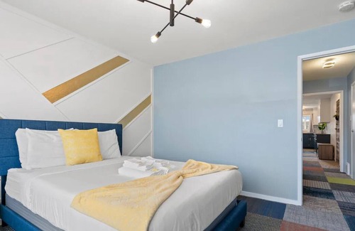Downtown Apartment | Modern Trendy Spacious Homes SSFDowntown
