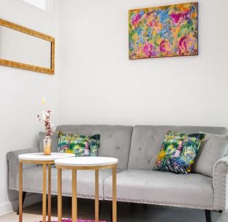 Latchmere Apartment | Modern Two Bed Apt with free Gated Parking Space