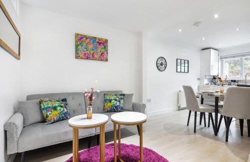 Latchmere Apartment | Modern Two Bed Apt with free Gated Parking Space