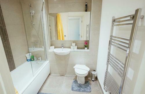 Hillingdon Apartment | Modern two-bedroom flat fully equipped