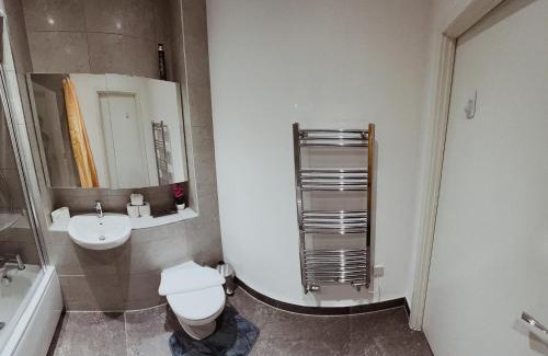 Hillingdon Apartment | Modern two-bedroom flat fully equipped
