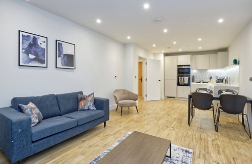 Whittington Apartment | Modern Two-Bedroom Haven in Colindale