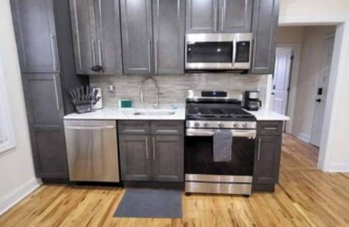 Newark Apartment | Modern Urban Oasis 10 min to EWR airport. 25 min to NYC 15 min to NJPAC