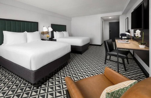 Brookline Hotel | Modern Urban Retreat: Room Steps from Boston Sights! Parking Onsite!