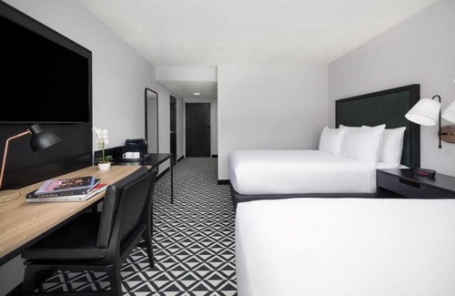 Brookline Hotel | Modern Urban Retreat: Room Steps from Boston Sights! Parking Onsite!