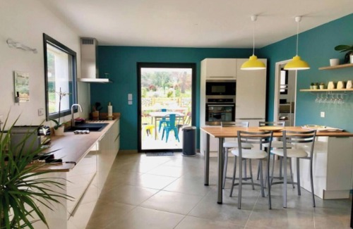 Le Puy-Sainte-Reparade Apartment | Modern Villa with Pool & Vineyard Views – Heart of Provence