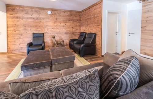 Konigsleiten Ski Chalet | Modern vacation apartment "Chalet Hirsch for 6 persons" in the skiing area
