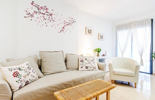 La Envia Apartment | Modern vacation apartment near a golf course.
