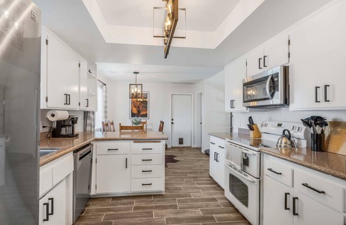 Santa Ynez House | Modern Valley Oasis! Pet-friendly & Walkable to DT