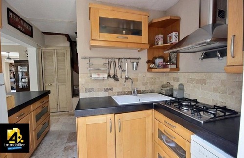 La Bouverie House | Modern Villa with beautiful garden, heated pool, barbeque area, close to beaches