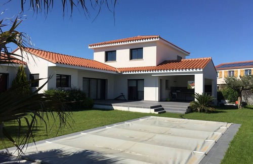 Villeneuve-de-la-Raho Villa | MODERN VILLA 5 MINUTES WALK FROM VILLENEUVE DE LA RAHO LAKE