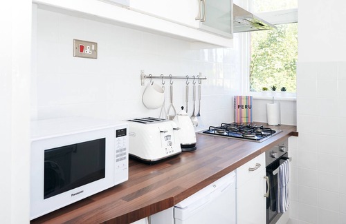 Forest Hill Apartment | Modern, Victorian 4 Bed Spacious Flat Forest Hill | South London