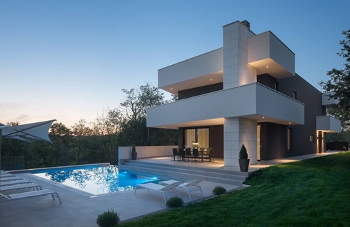 Vela Traba Villa | Modern Villa 55 with Pool and Spa
