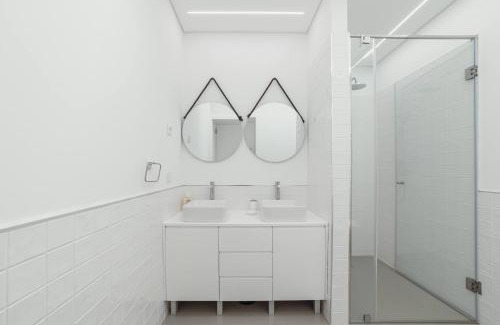 Bonfim House | Modern Villa by Hosty