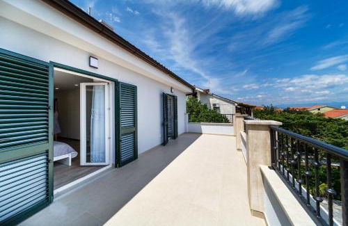 Porat Villa | Modern Villa Christian with pool, sauna, and jacuzzi, 10 min walk from the beach
