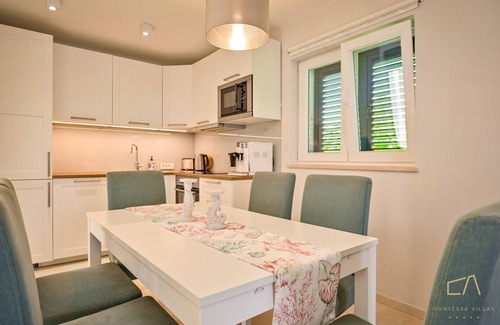 Porat Villa | Modern Villa Christian with pool and sauna