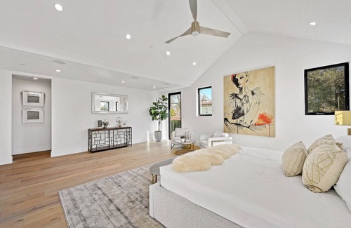 Greater Wilshire - Hancock Park Villa | MODERN VILLA IN THE BEST LOCATION K