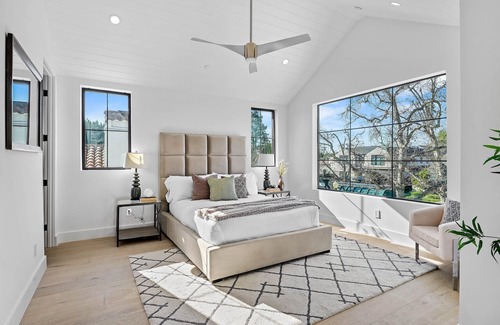 Greater Wilshire - Hancock Park Villa | MODERN VILLA IN THE BEST LOCATION K