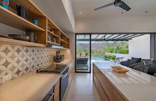 Santa Maria Huatulco Villa | Modern Villa Overlooking Lush National Park