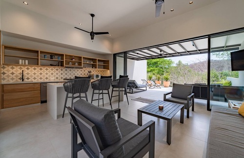 Santa Maria Huatulco Villa | Modern Villa Overlooking Lush National Park