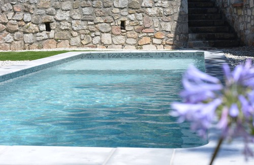La Croix des Gardes Cottage | Modern villa, sea views, 15 min walk to city, green surrounding, very calm,
