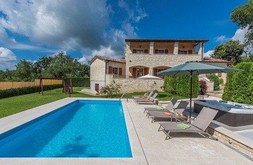 Kringa Villa | Modern Villa Vernier with Private Pool and Jacuzzi