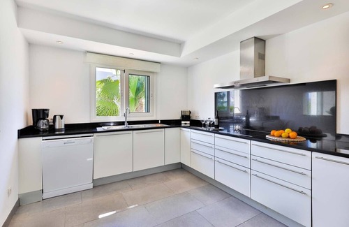 Portopetro Villa | Modern villa with private pool, located meeresnah, great garden