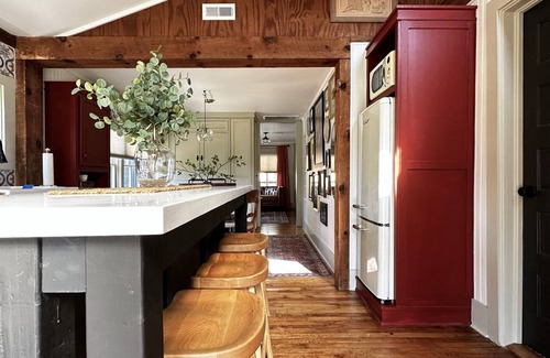 Weaverville Cottage | Modern vintage/fully stocked/artsy cottage