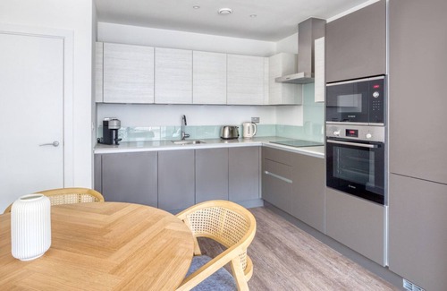 William Morris Apartment | Modern Walthamstow 2BR w/ Gym, nr Tube, by Blueground