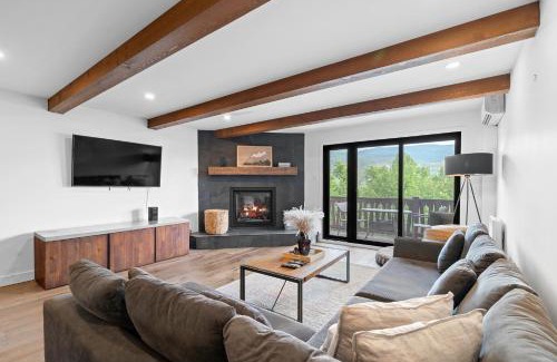 Mont-Tremblant House | Modern Warm Condo with Views of Mont Tremblant