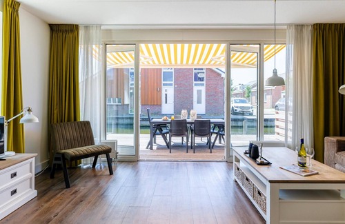 Municipality of Uitgeest Apartment | Modern waterfront apartment