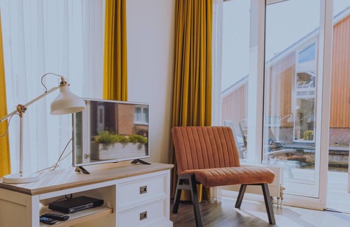 Municipality of Uitgeest Apartment | Modern waterfront apartment