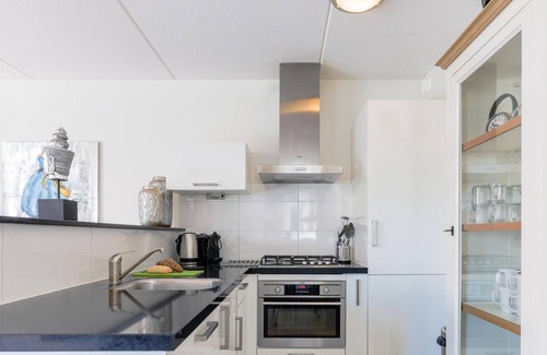 Municipality of Uitgeest Apartment | Modern waterfront apartment