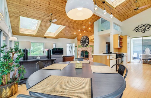 Sturgeon Bay House | Modern Waterfront Home - 1 Mi to Cave Point Park!