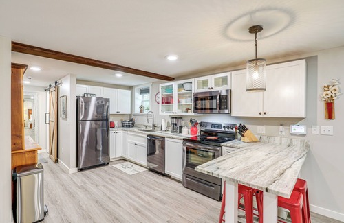 Weaverville Apartment | Modern Weaverville Apartment - Walk to Downtown!