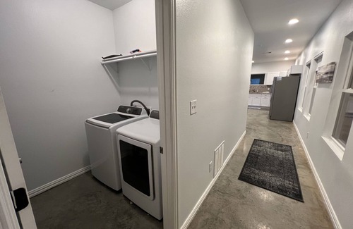 West Dallas House | Modern West-Dallas 4 Bedroom Charmer in the City