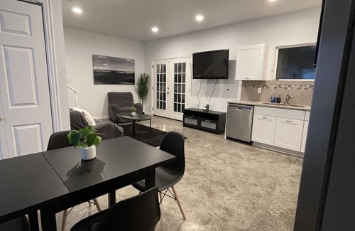 West Dallas House | Modern West-Dallas 4 Bedroom Charmer in the City