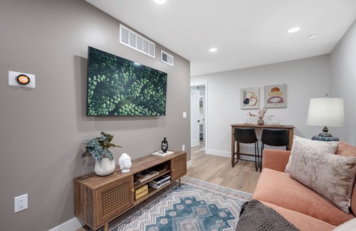 Berkley Apartment | Modern Western Garden Level Apt – Newly Renovated!