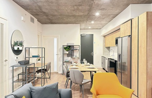 City West Apartment | Modern Wilshire Blvd 2Bed Apt