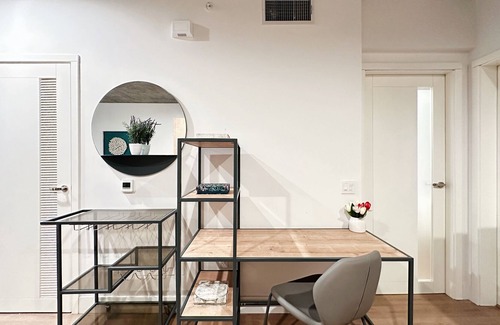 City West Apartment | Modern Wilshire Blvd 2Bed Apt