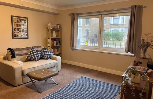 Wimbledon Apartment | Modern Wimbledon flat, 1 min from station