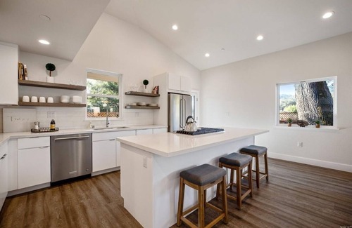 Cloverdale Other | Modern Wine Country WFH Getaway!