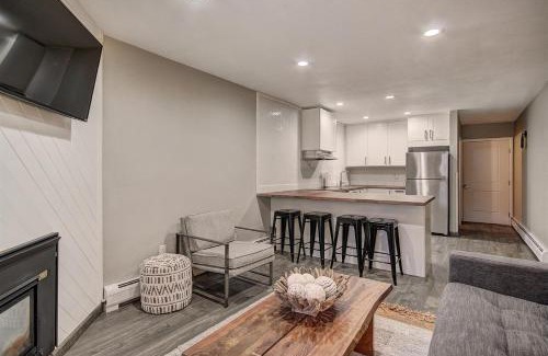 Frisco Apartment | Modern with Hot Tub & Pool by Ski Country Resorts