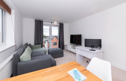 Reading Apartment | Modern Wonderful loft with dedicated workspace
