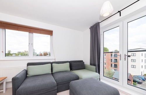 Reading Apartment | Modern Wonderful loft with dedicated workspace