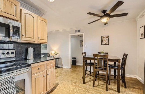 Dallas House | Modern Woodland Stay – 5 Min from UT Southwestern