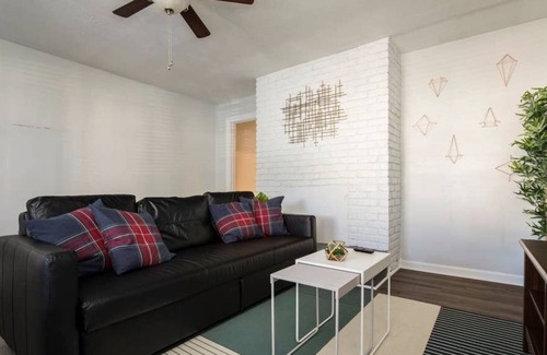 Smoketown Jackson House | Modern yet historic 3BR House by CozySuites